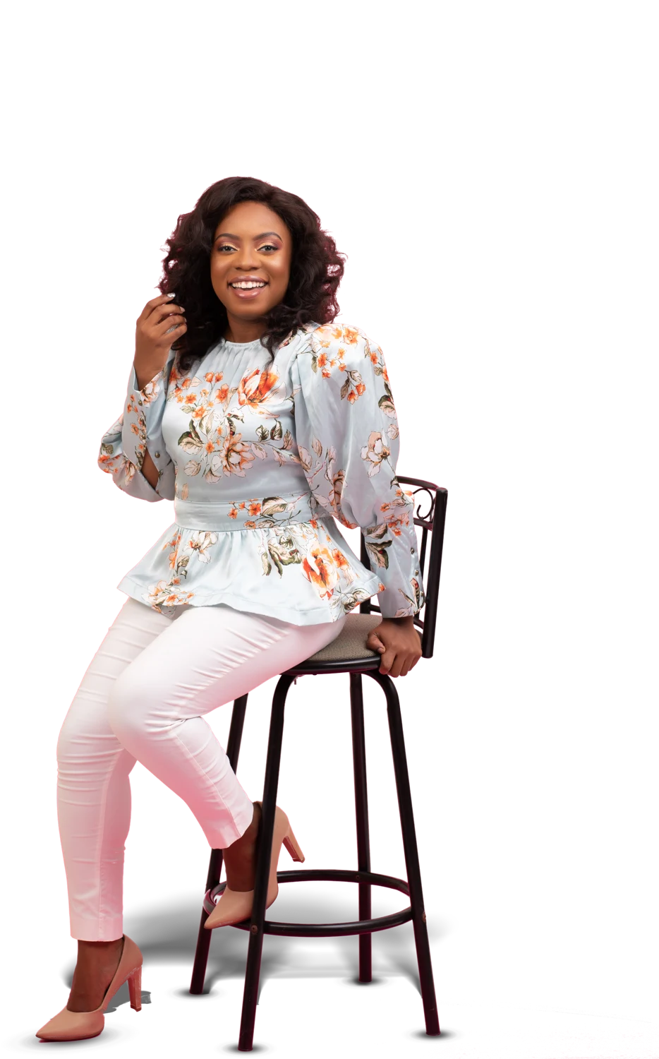 Shurnelle smiling on a stool